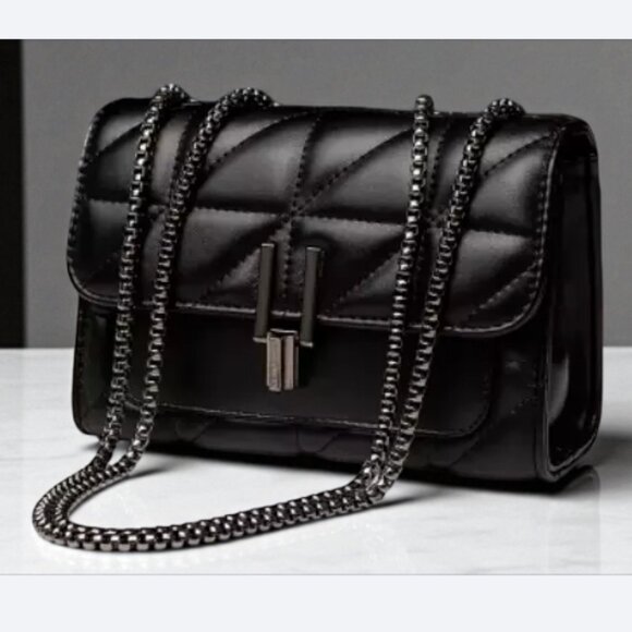 Black Quilted Chain Shoulder Bag with Red Interior – Elegant Crossbody Purse - Picture 1 of 7